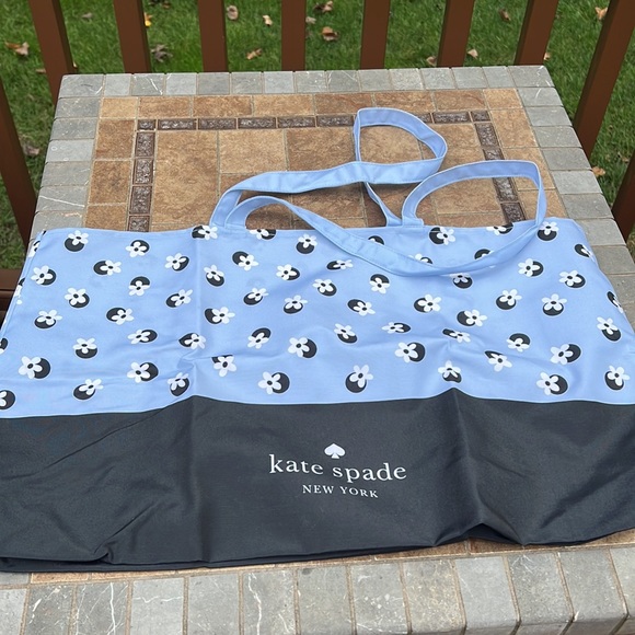 New Kate Spade ♠️ Tote with handles. Functional and beautiful - Picture 10 of 10